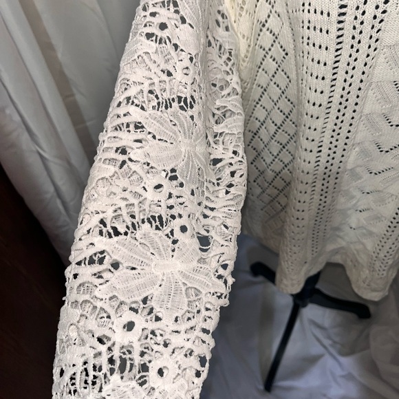 Cream Knit Turtleneck Sweater With White Crochet Sleeves - Picture 3 of 5